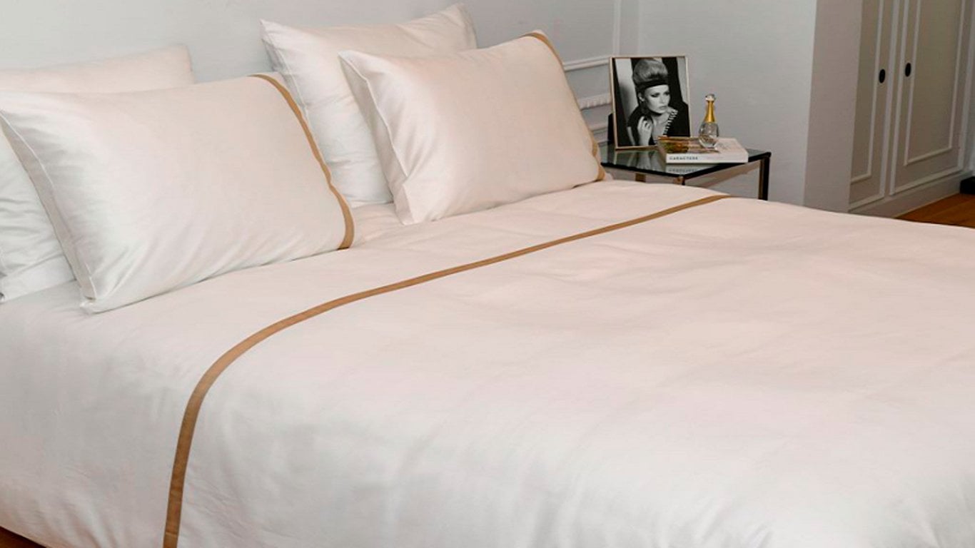 Tover uw kamer om in een echte hotelkamer! De Ribbon van Passion Home Linen is een mooi, klassiek w