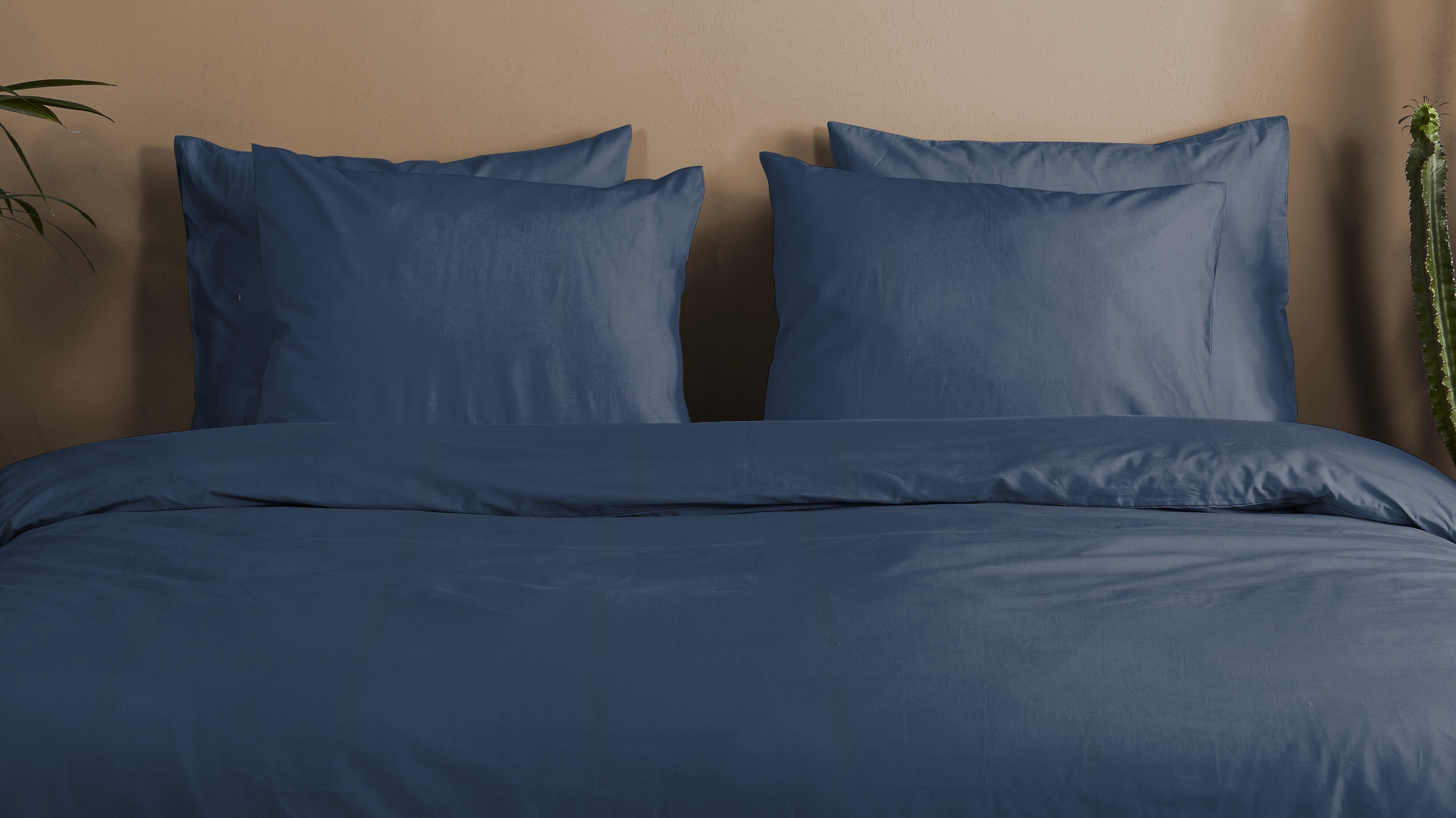 Dekbedovertrek Hip Katoensatijn Uni - Dark Blue Close up