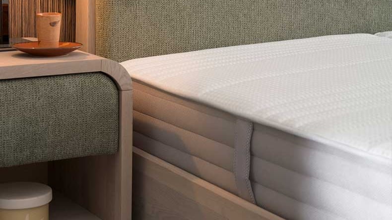 SwissSleep Platinum 500 matras in B-Leaf bedkader